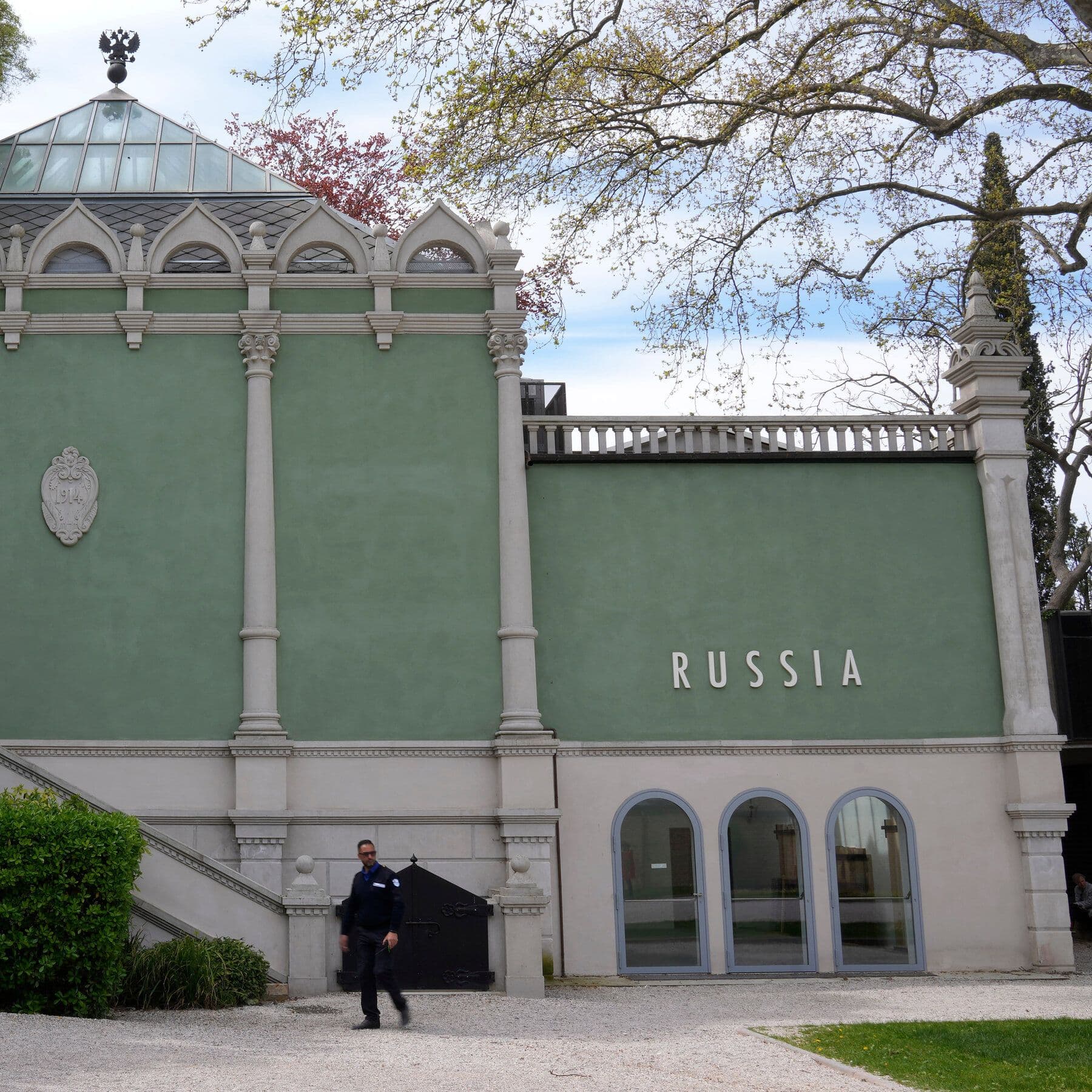 Venice Biennale Bars Awards for Countries Facing Crimes Against Humanity Charges