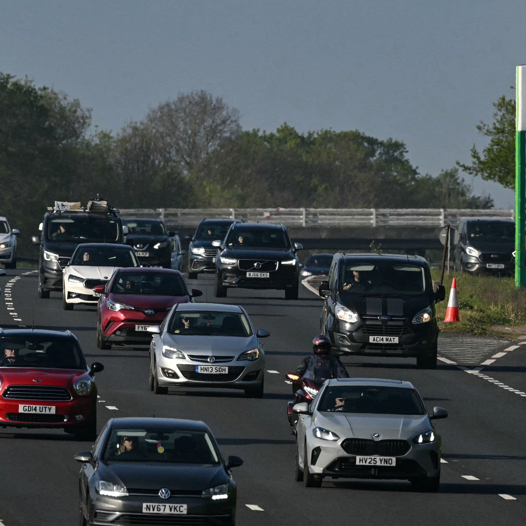 Oil Prices Rise and Stocks Slide Amid Uncertainty Over Next Steps in War