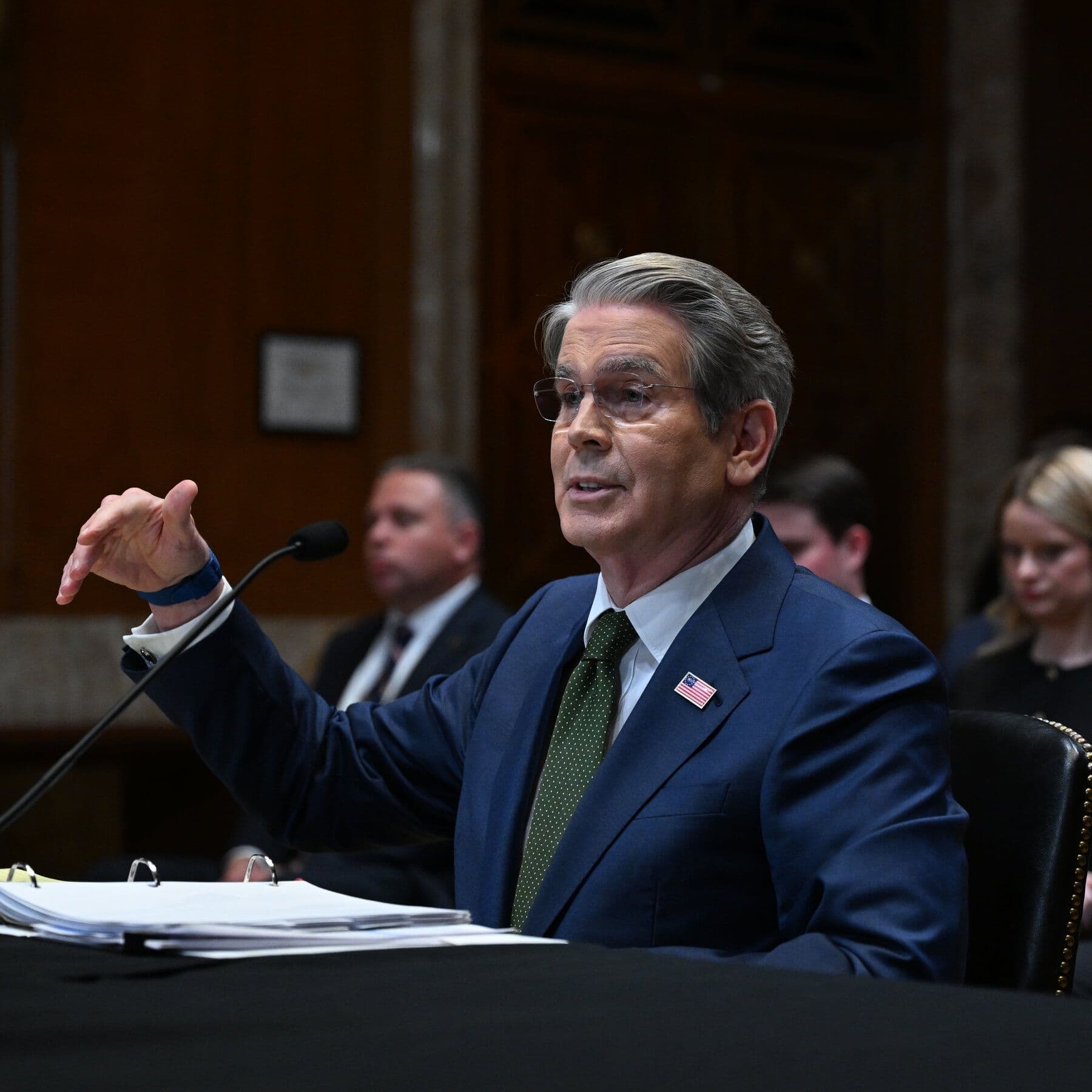 Bessent Backs Financial Support for Oil-Rich U.A.E.