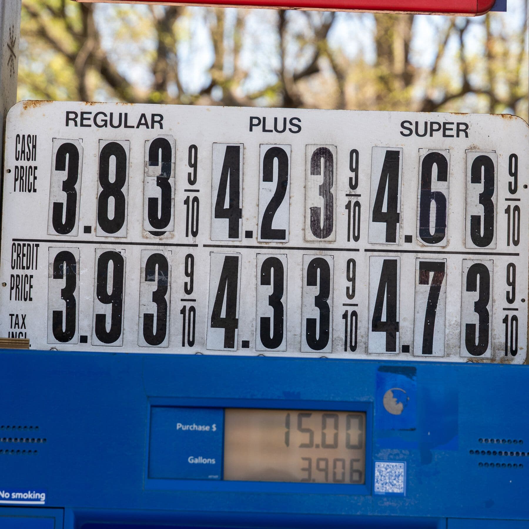 Oil Rises and Stocks Waver as Peace Talks Stall