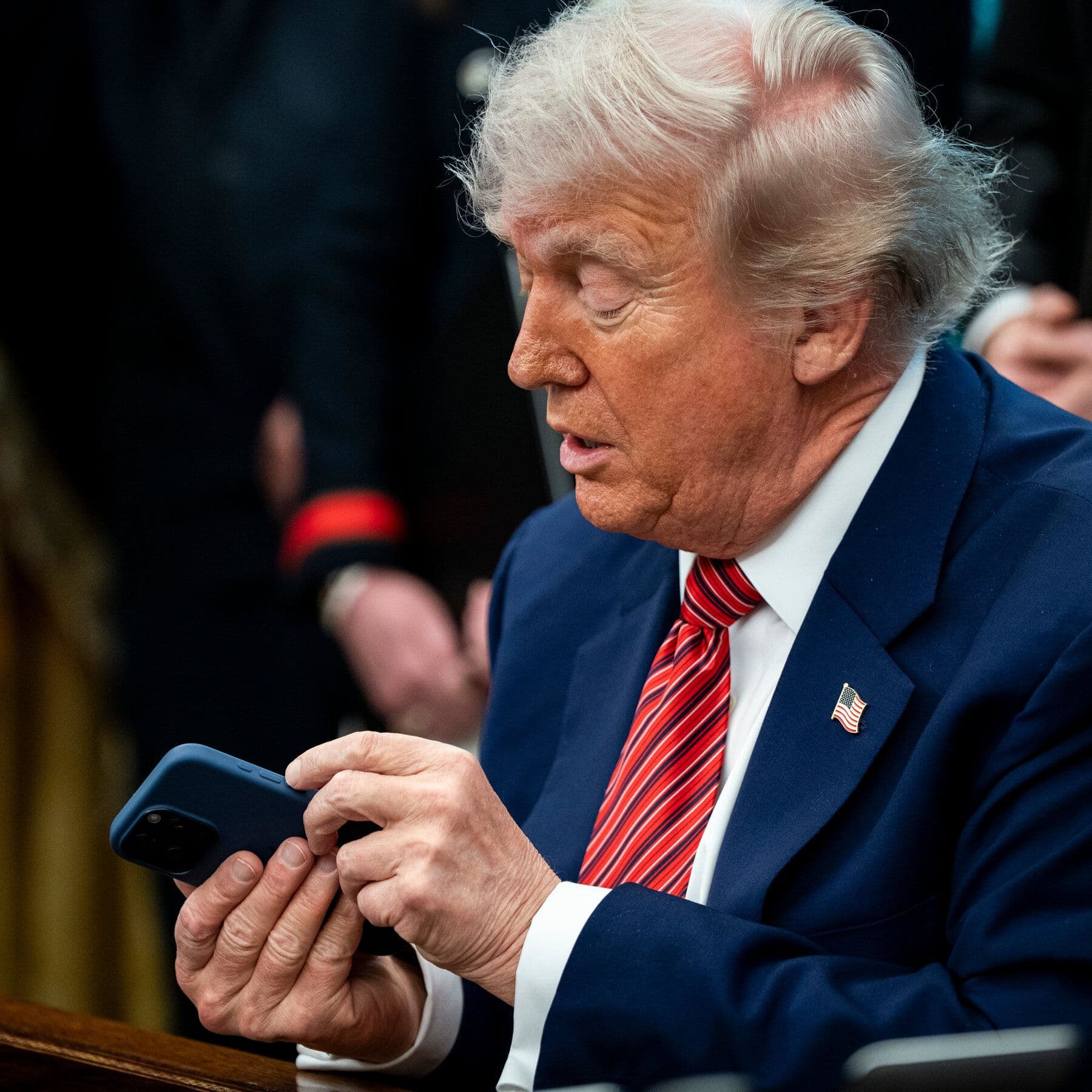 White House Allowed Officials’ Text Messages to Be Deleted, Lawsuit Says